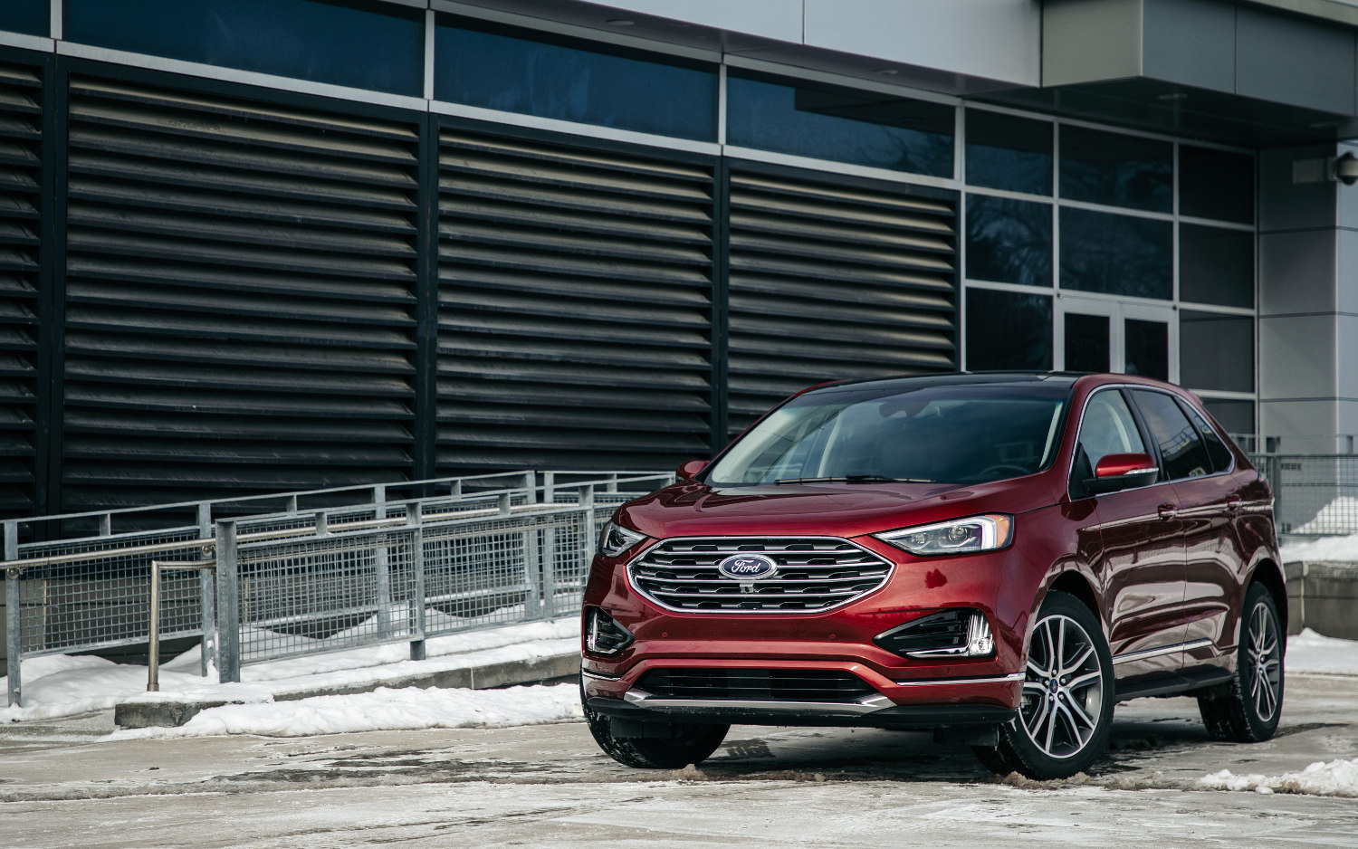 Comparison Ford Edge Titanium 2020 vs Lincoln Nautilus Black